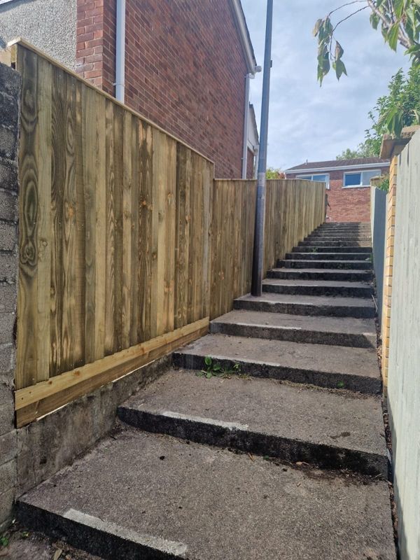 Fencing alongside garden steps