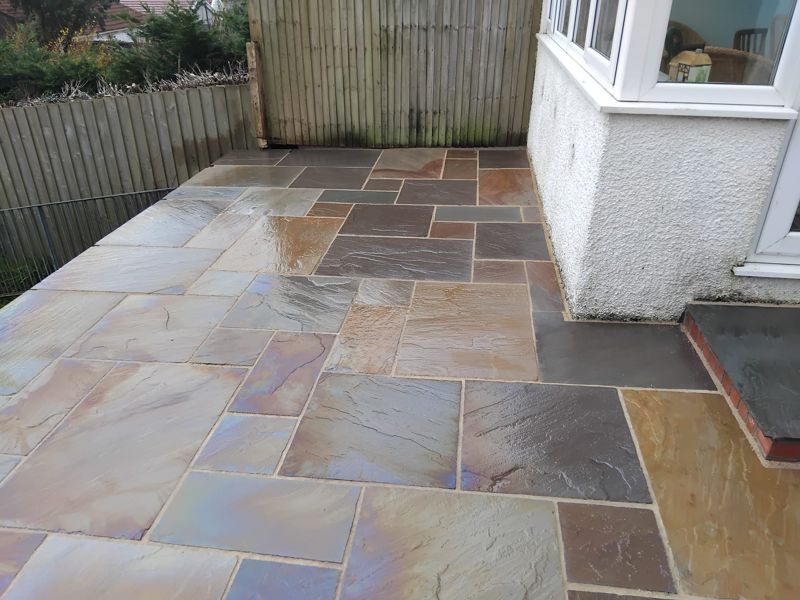 Multi-tone sandstone patio